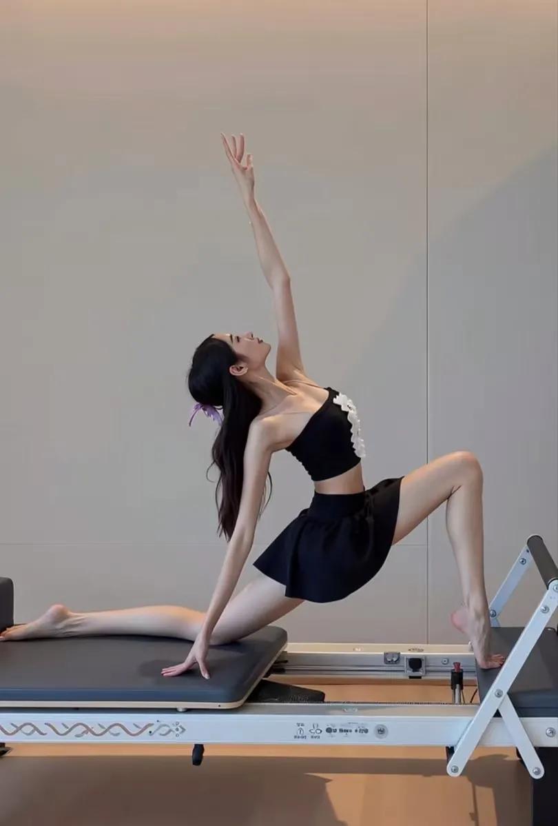 瑜伽修炼做体式,在修炼什么?想那么多干嘛呢？干就完了......