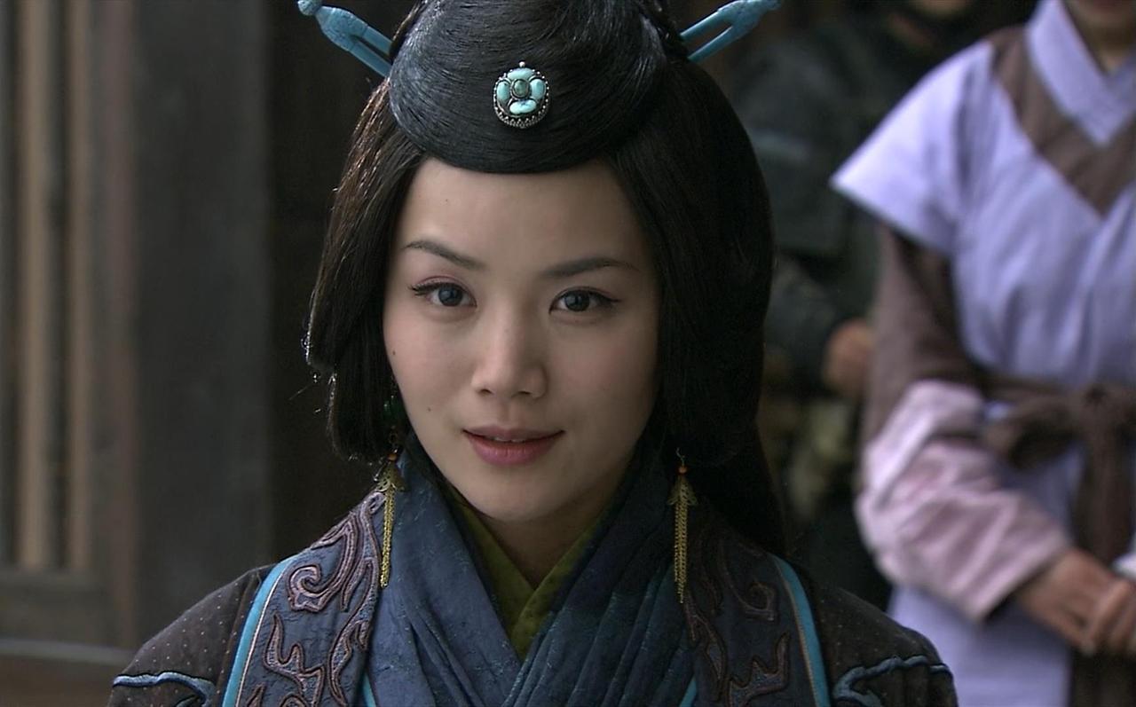 曹节这个名字，"节"这个字，在汉代的意思是：气节，守节，不低头。曹操给女儿起