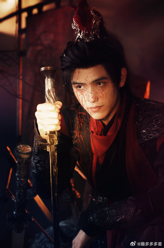 陈飞宇陈飞宇男打一陈飞宇男武一段胥不愧是大梁强者，陈飞宇诠释的少年将军英气逼人，