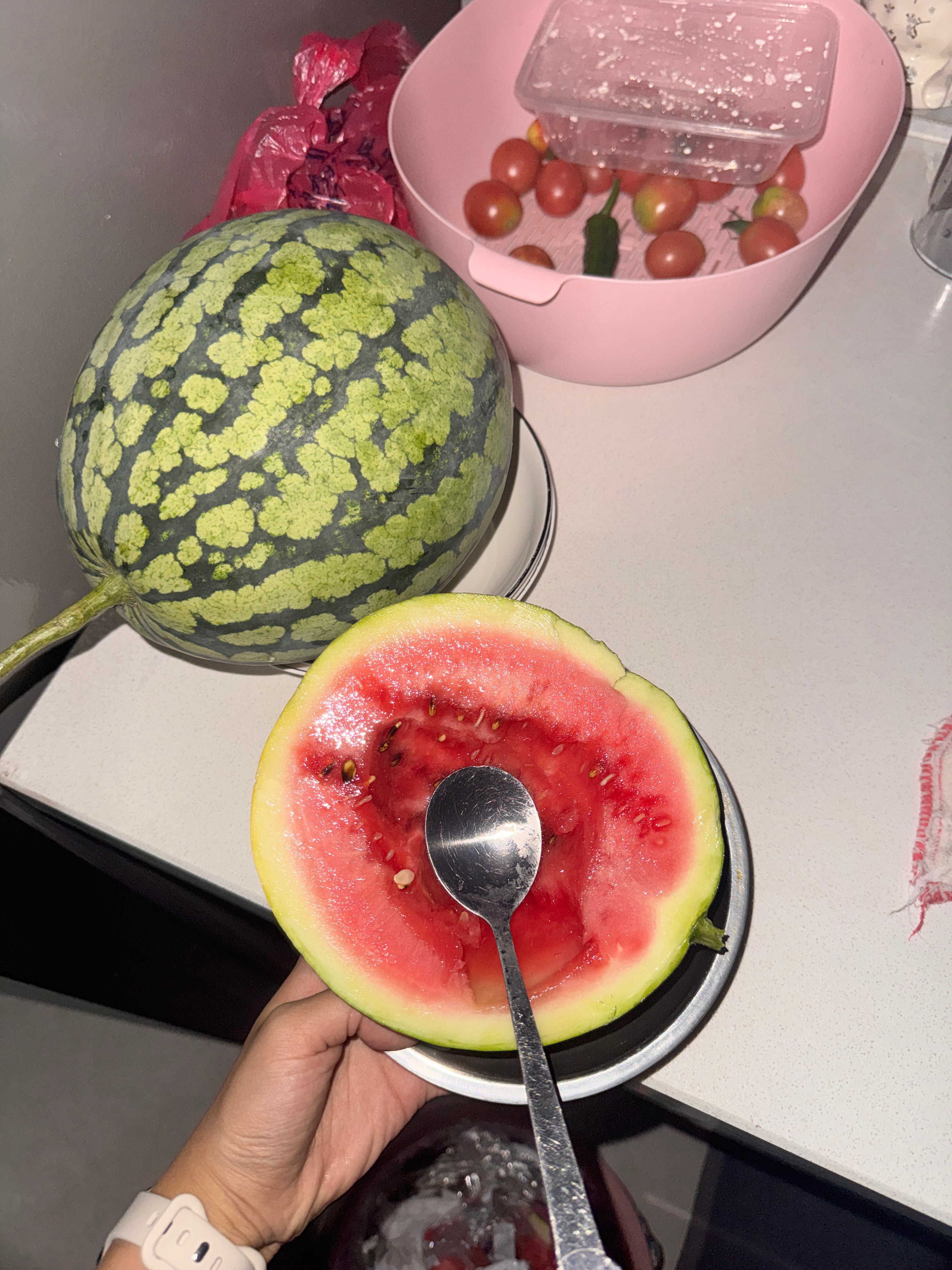 吃了串串回家吃上小吴带的网红零食和家里种的西瓜番茄最后狠狠爬坡一小时