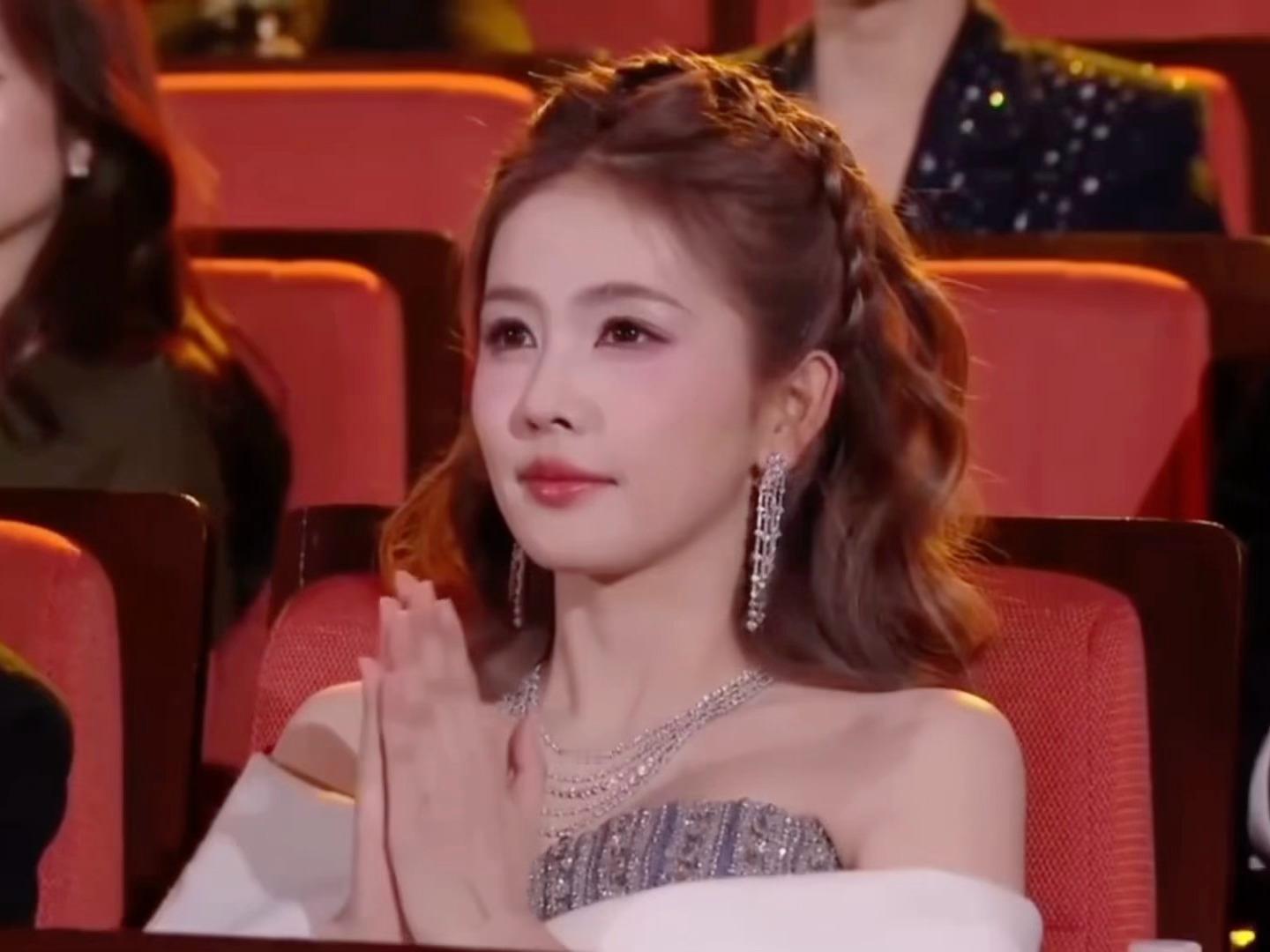 白鹿这怼脸镜头美成啥了。。白鹿第二套​​​