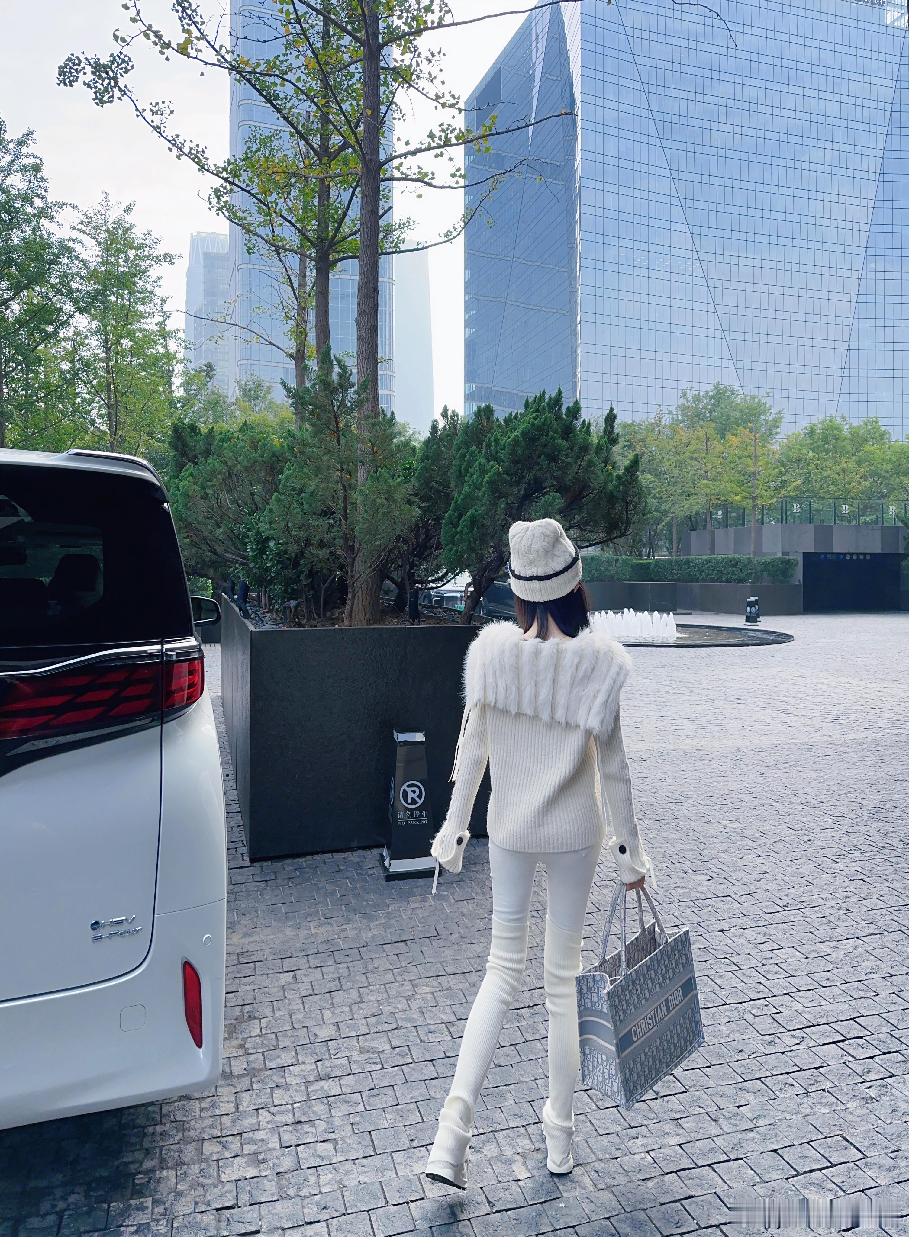 每次出差之前都好焦虑（怕完不成任务之类）又懒又宅的我想冬眠了​​​