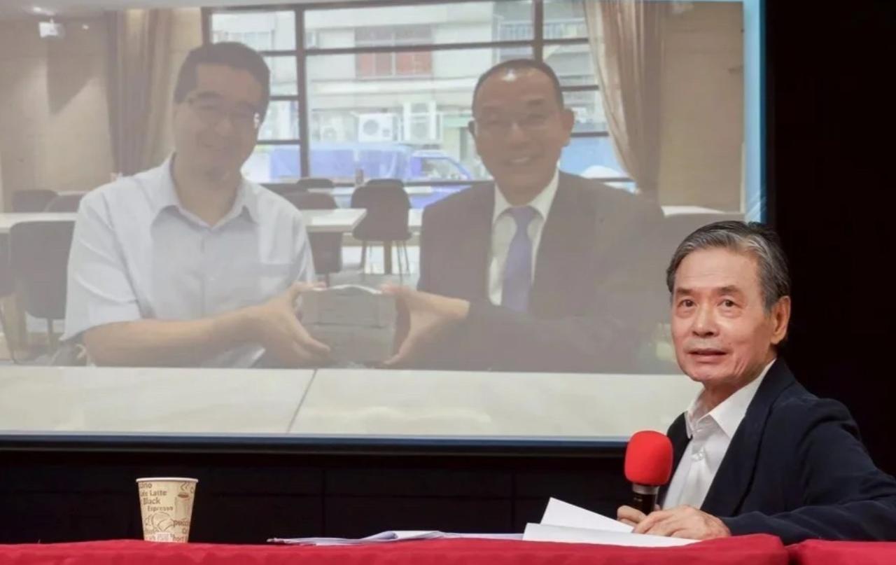 金溥聪“超级大爆料”：萧旭岑收受台商捐款，有照片为证！今天（25日）上午的记