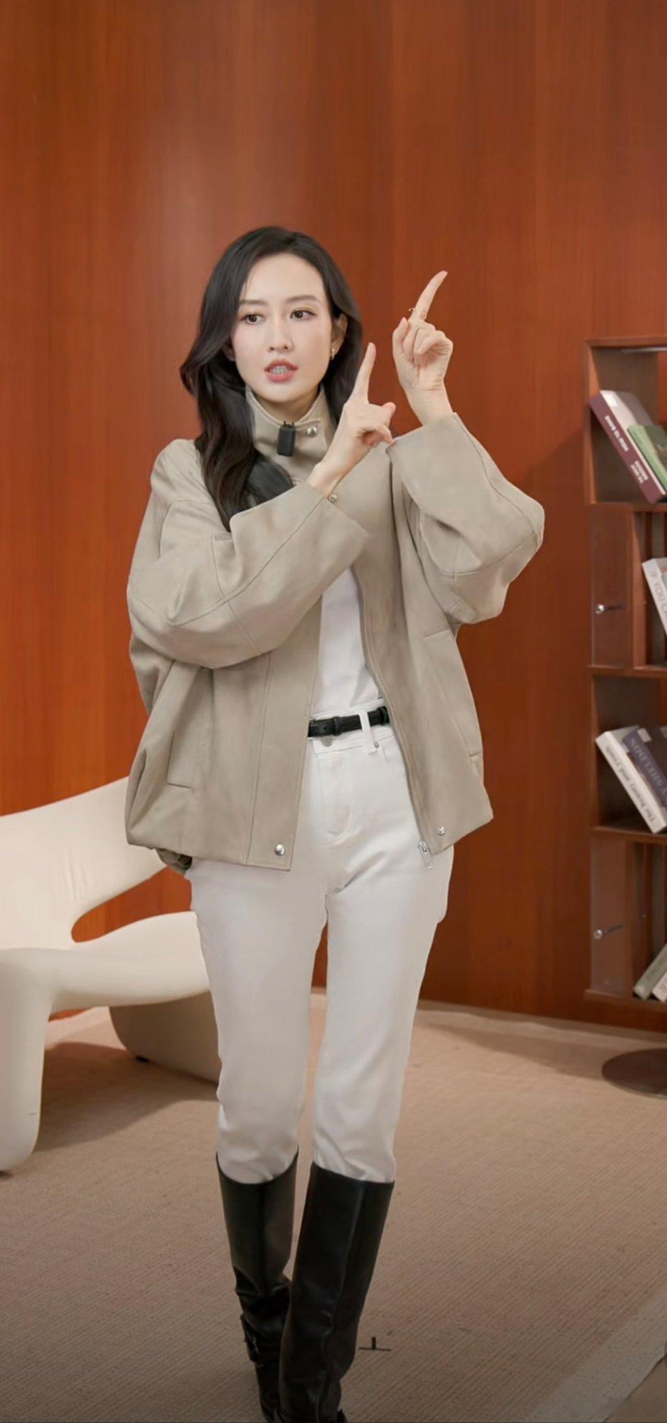 #王鸥#鸥姐直播最后的这一套简直了，图有点糊，但鸥姐清晰的美​