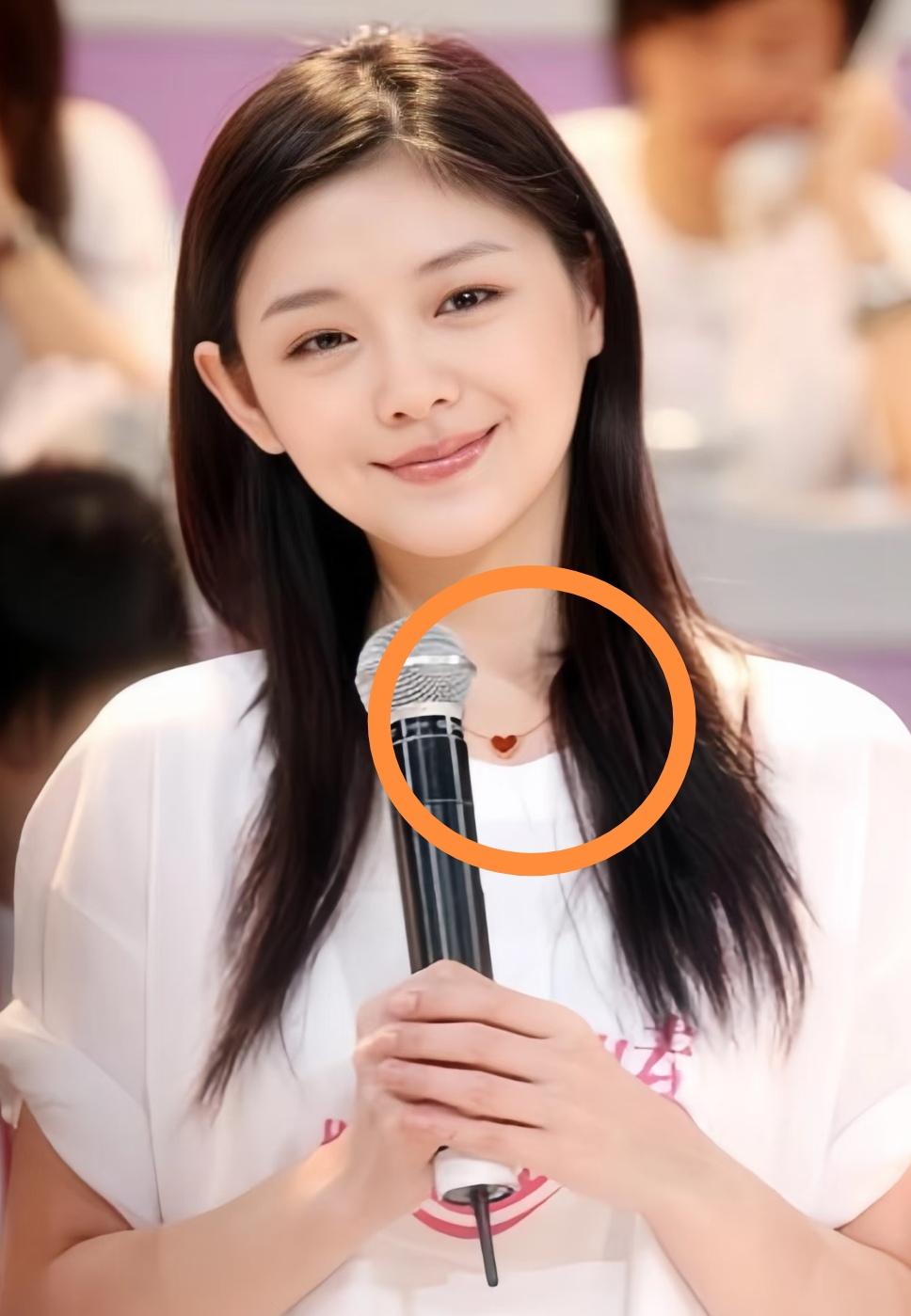 大S生前无论年纪多大、婚前婚后，内心始终住着一个小女孩，偏爱粉色、红色等温柔甜美