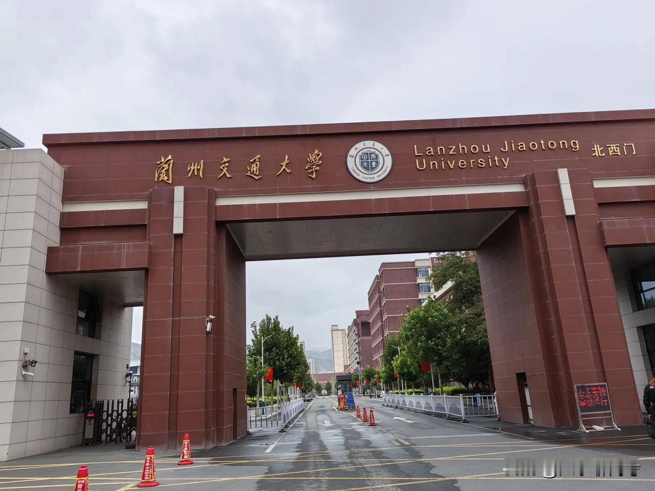 1.北京交通大学-优势专业：系统科学（全国排名第一）、交通运输工程（