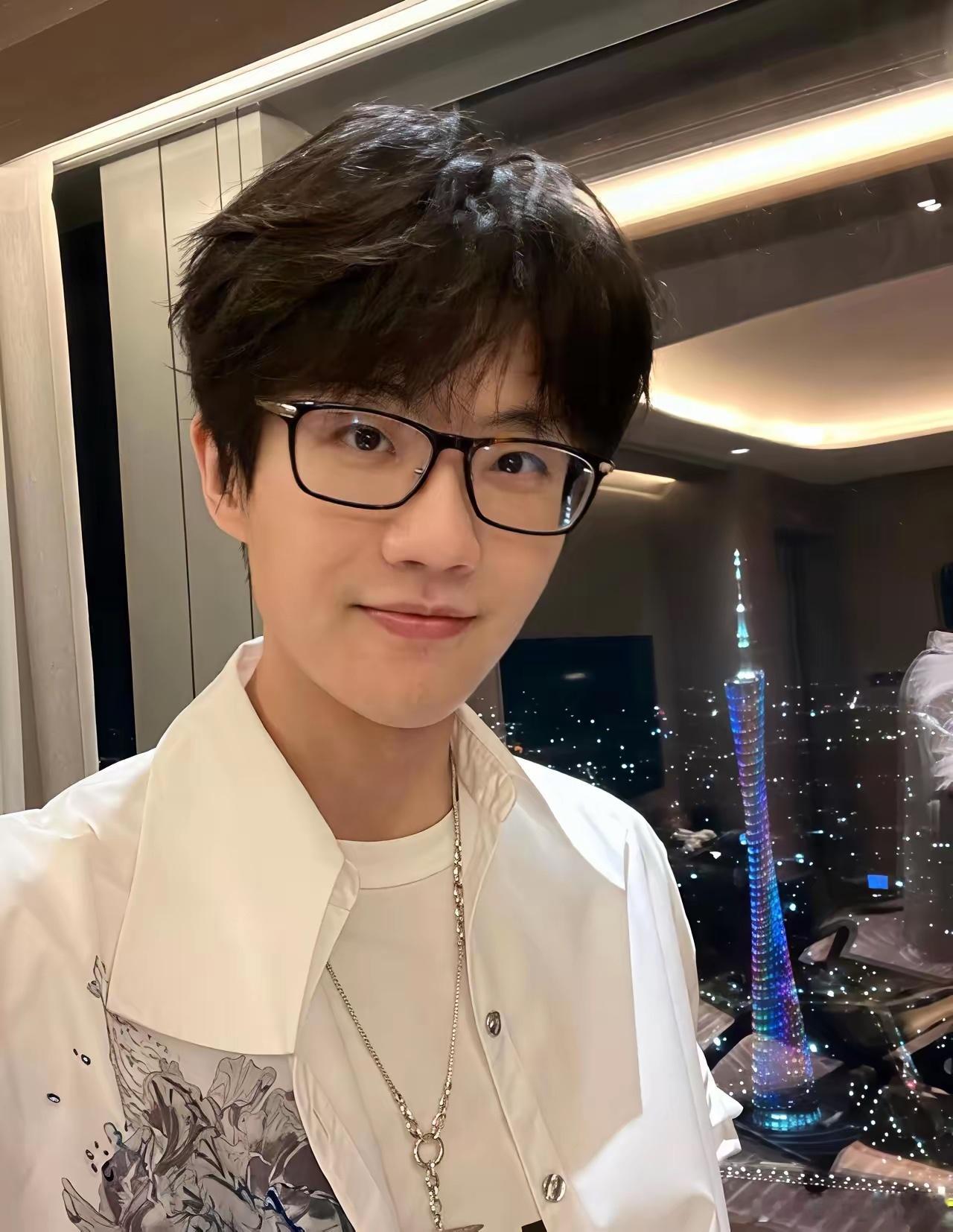 钟丽缇和张伦硕相差12岁，我忍了，周杰伦和昆凌相差14岁，我也忍了，让我忍不了的