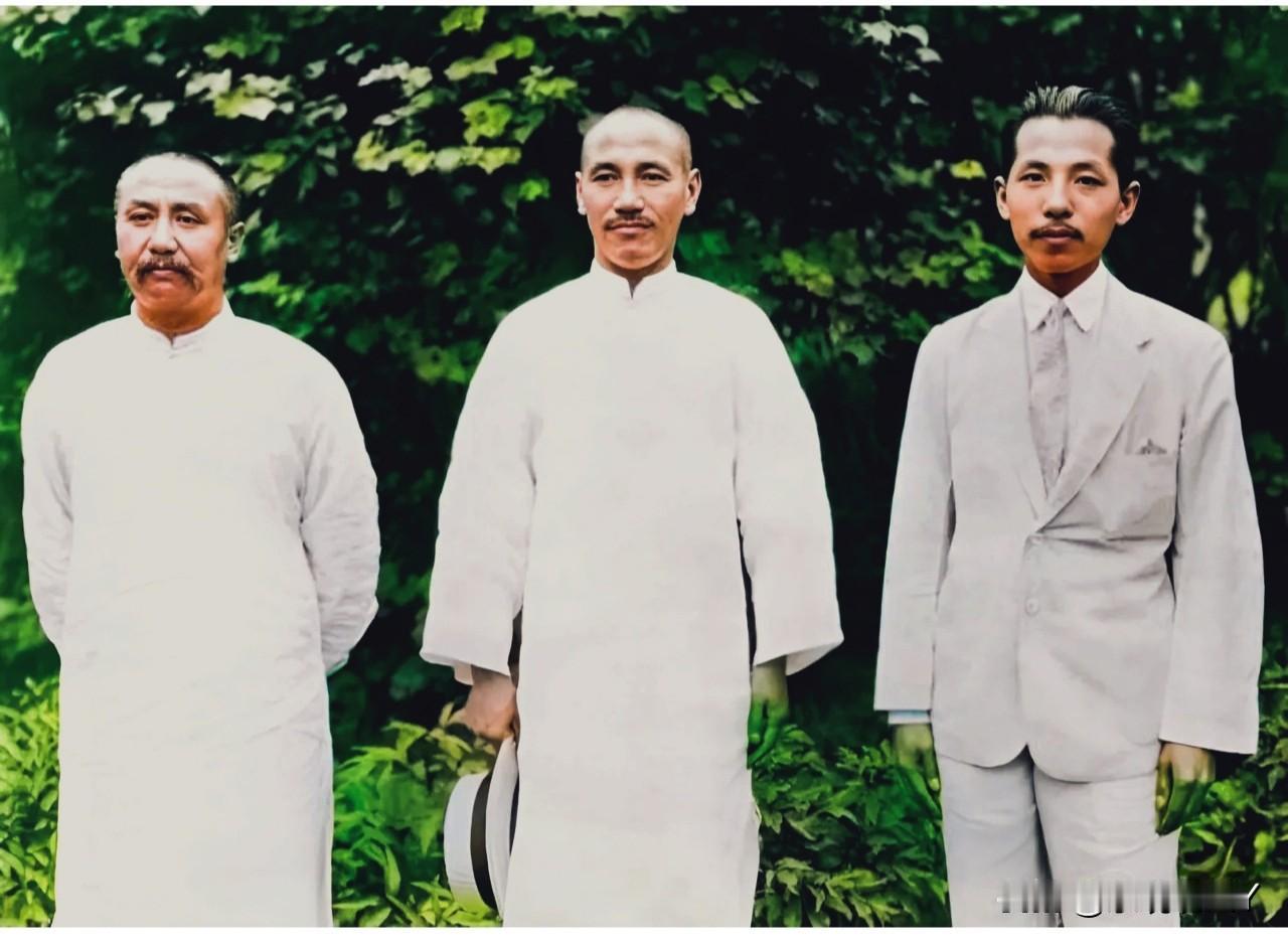 这便是阎锡山与蒋中正和张学良的真实模样，这绝不是演员扮演的，而是1930年他们三