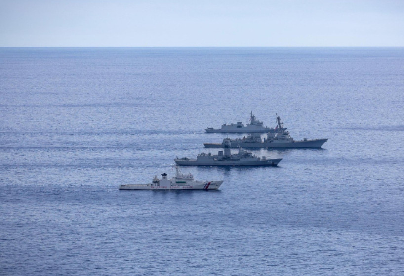 春节期间，黄岩岛的对峙更加惊心动魄！中方052D型驱逐舰“合肥舰”全程对美菲澳演