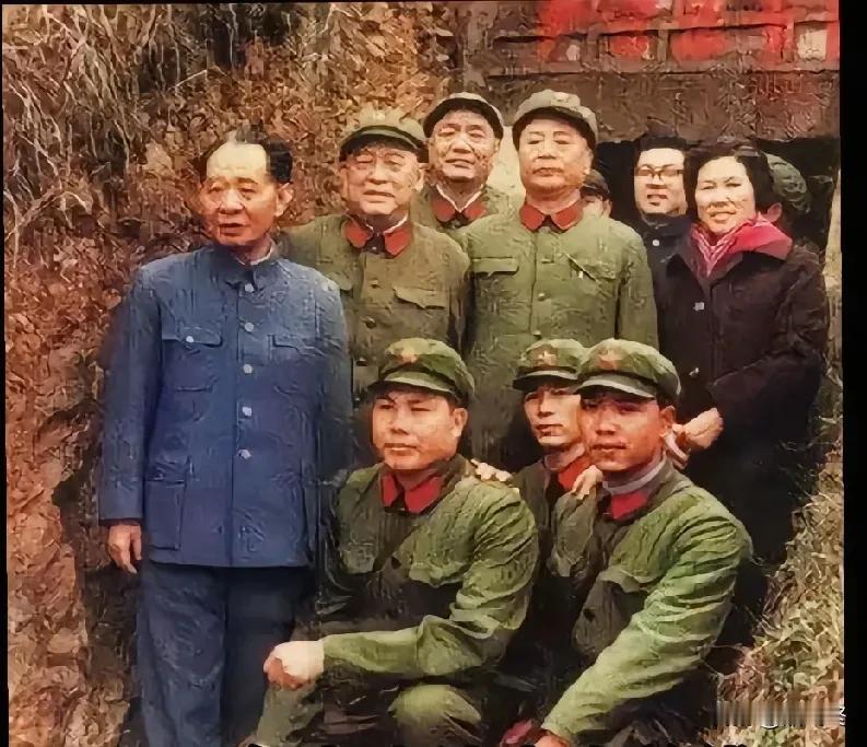 1984年，老山法卡山前线的一张珍贵影像。法卡山是中越双方的必争之地。198
