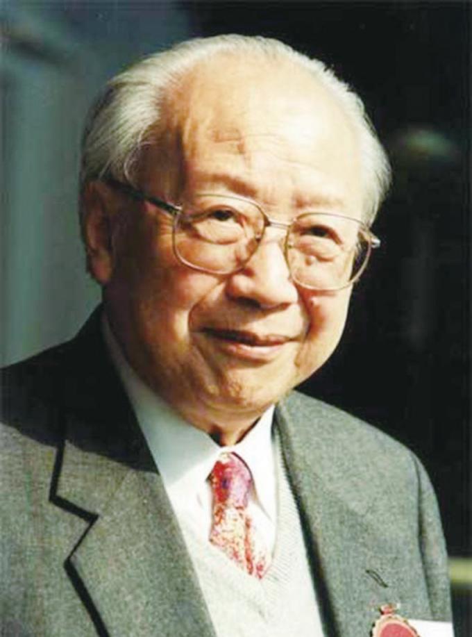 🌞1982年北京，原本谈笑风生的邓小平突然沉下脸来，声音严肃地说：他的任命