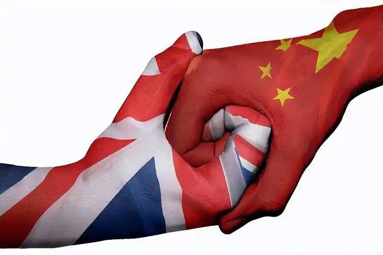 美国横行全球的制裁大棒，在中国彻底折戟了5月5日，美国顶级财经媒体《华