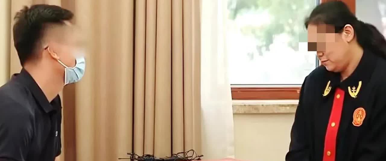 天津，父亲去世，男子去父亲家收拾东西，保姆支支吾吾说：自己和老人已经领证结婚了，