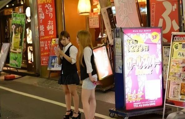 日本人的婚姻真是太乱了！大量日本妻子竟然打心眼里默许老公去风俗店嫖娼，在她们的认