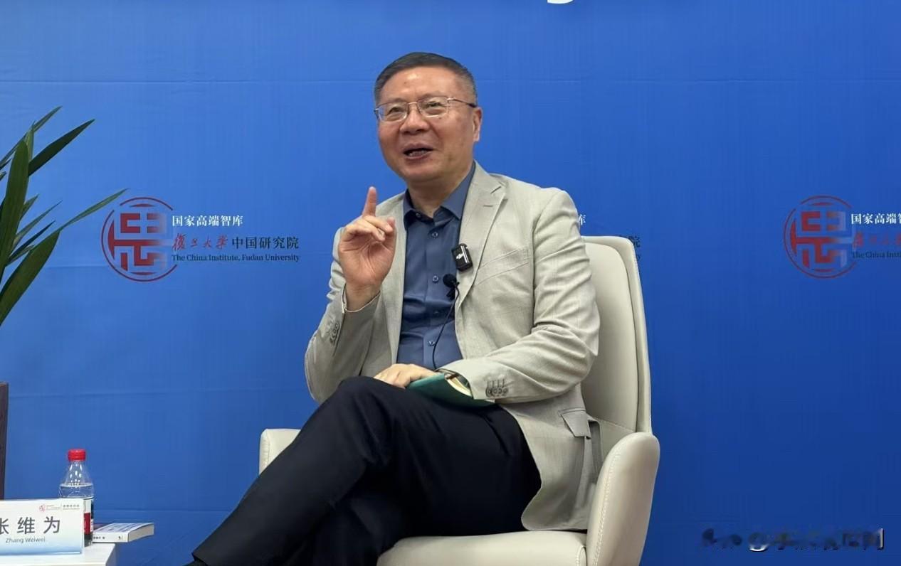 我非常喜爱张维为教授，他是很多大学生的偶像，很多人视他为导师。我支持他的说法，张