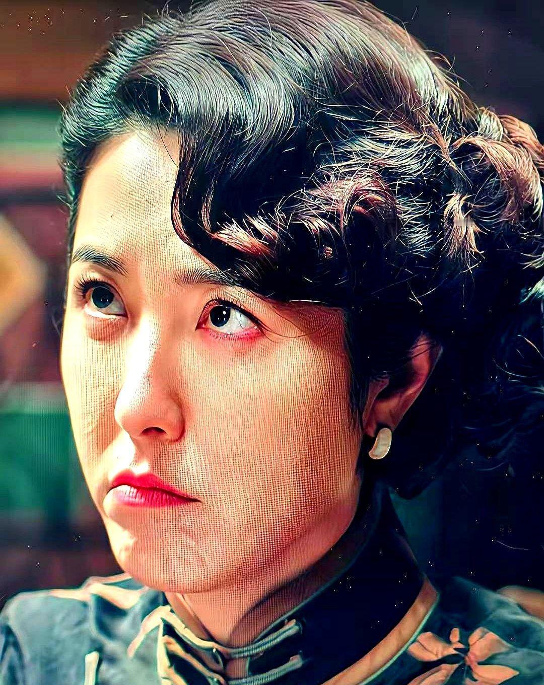 别怪观众嘴硬，是演员自己把戏演成了打卡。曾黎一句话拖三秒，喻恩泰眼神飘半天，观