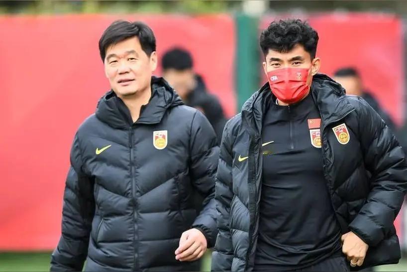 知名足球媒体人徐江：李霄鹏不是中国足坛人缘最好的了，郑智的人缘比他更好。理由是广