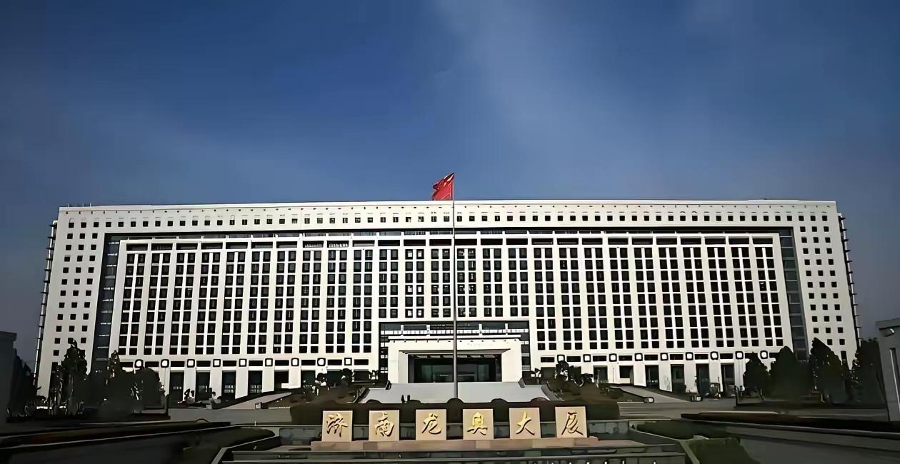 中国“最豪华”的政府大楼在山东济南。龙奥大厦位于山东省济南市历