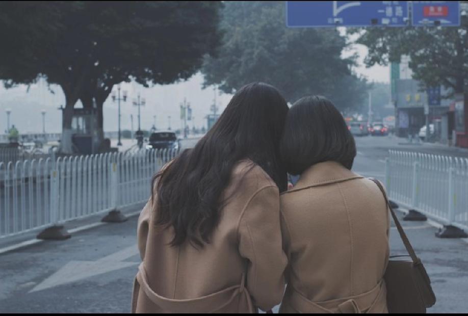 现实版的农夫与蛇。一女子因经常去上海看病，一个朋友同情她，就让她免费住在家里。