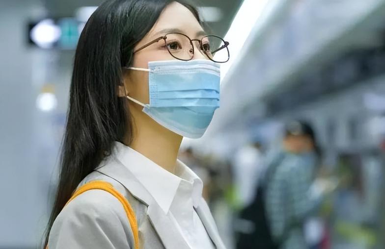 九十年代初，大学生那可是香饽饽，但他们宁愿外出打工，也不愿意考公务员，跟现在完全