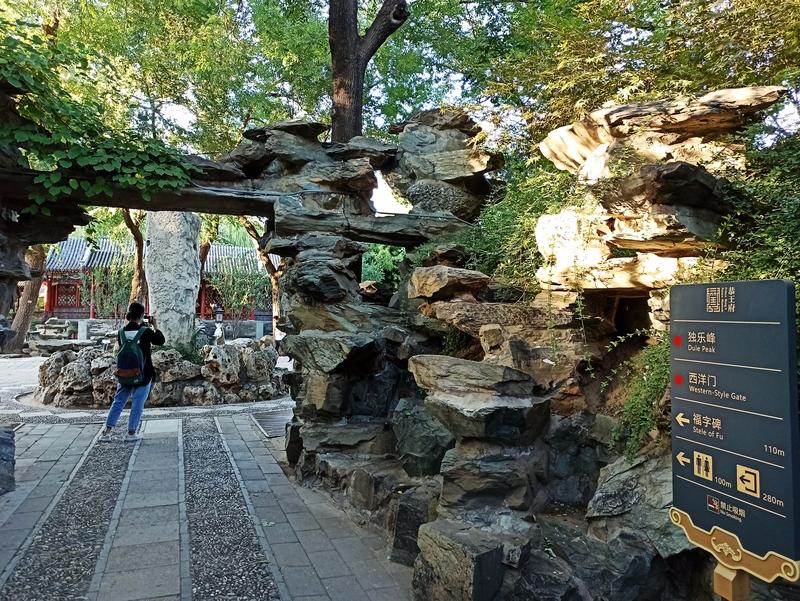 乾隆为啥“宠信”和珅？这背后门道可不少。和珅出身官宦世家，聪明伶俐还长得帅，自带