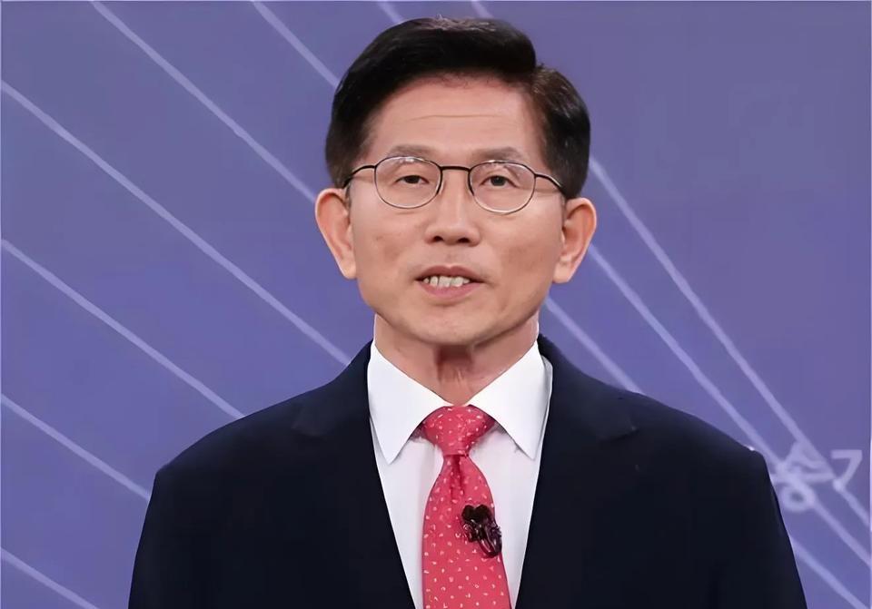 74岁的金文洙并没有死心！本以为惨输于李在明的金文洙会就此告别政坛，没想到就在