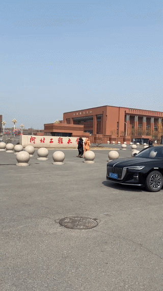 现在在中国各地的大学里，有不少非洲黑人留学生。但是在这些非洲黑人留学生当中，男