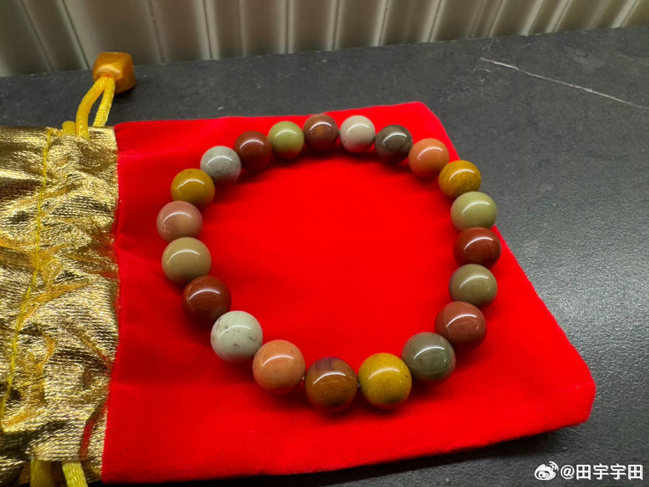 抽奖🧧抽两串阿拉善奇石手串图片示意，样子不变石头颜色有区别抽铁粉哈，转评赞互动