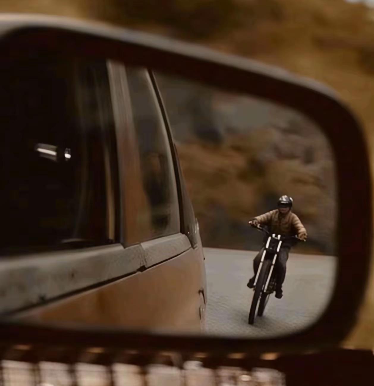 你敢信吗？张雪承认了，给大家看20年前追记者的视频，就是为了营销。这是新华社采访