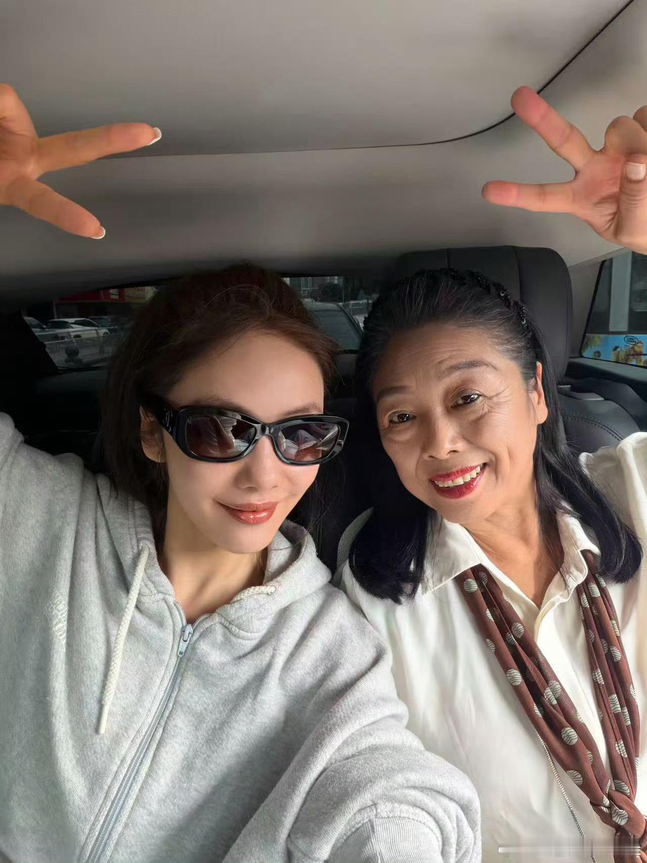 蔡文静闪现到妈妈身边了蔡文静一觉醒来账号被没收了蔡文静深夜直播活人感满满！一觉睡