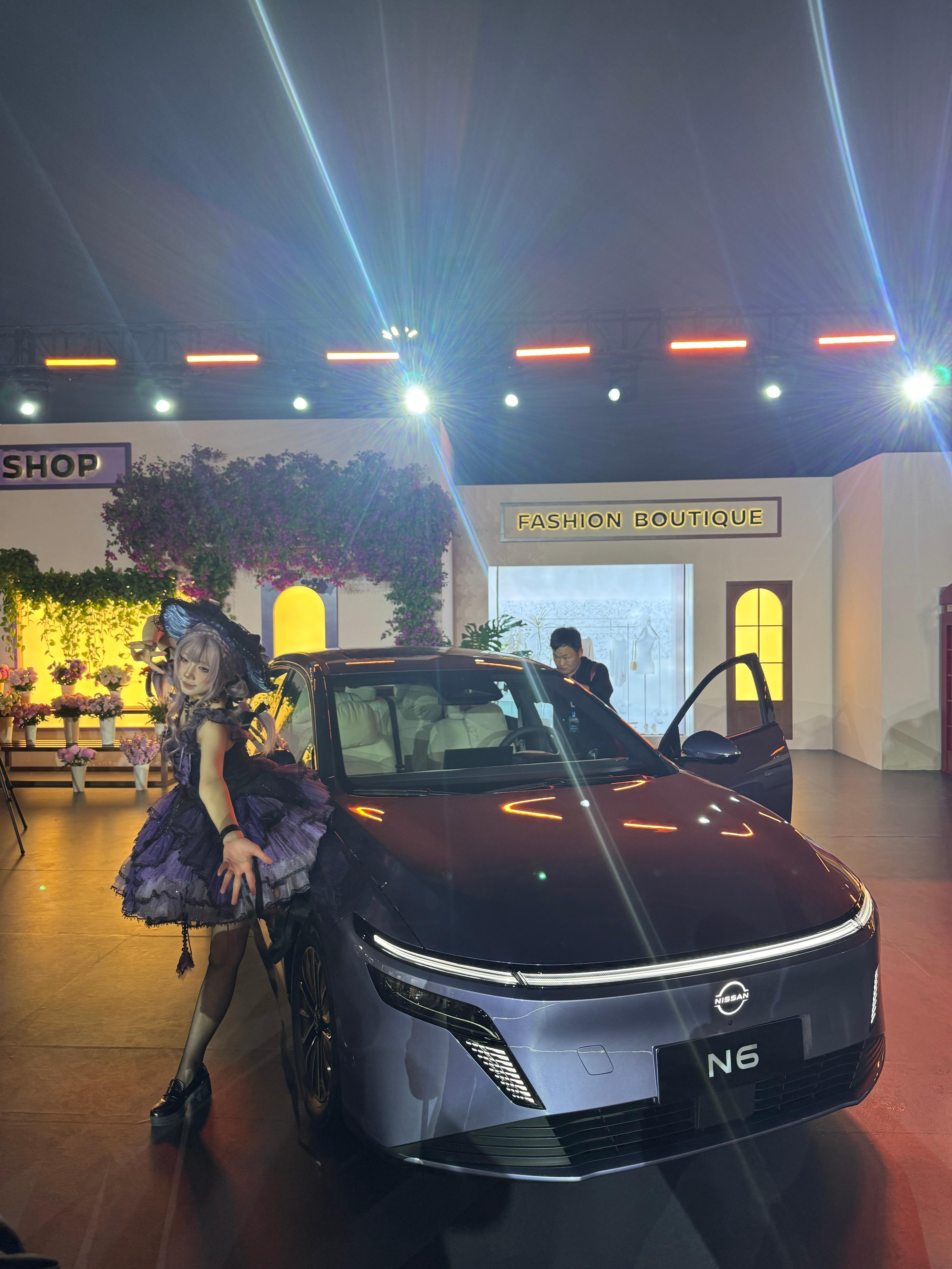 东风日产N6上市发布会，两王带四个二，其他友商该怎么出牌！东风日产