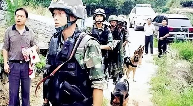 亲爹被打、祖坟被刨！2002年，广西男子因祖坟被挖，一怒之下灭仇家满门，炸完村委