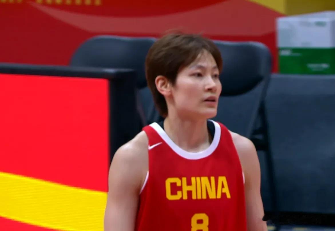 上场8分钟，出现6次失误！中国女篮后场老将，也许真的到了退役的时候了。昨晚，中