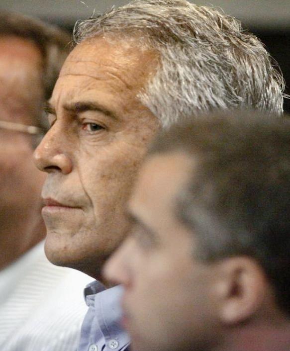 闺蜜在米国做生意说到最近那边在公开爱泼斯坦的很多资料感觉和想想中的差不多，闺蜜说