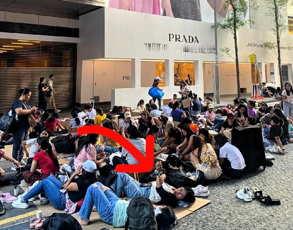 香港最厉害的地方是牢牢控制住了菲佣的价格。很多人发现，香港雇佣菲佣很少产生
