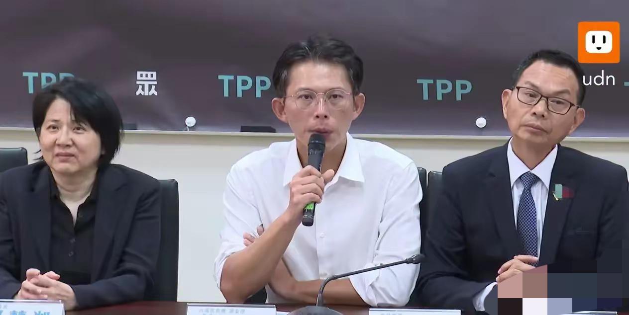 吴子嘉暴露黄国昌真实想法。近日，岛内媒体人吴子嘉表示，黃国昌现在就是在等，就是在