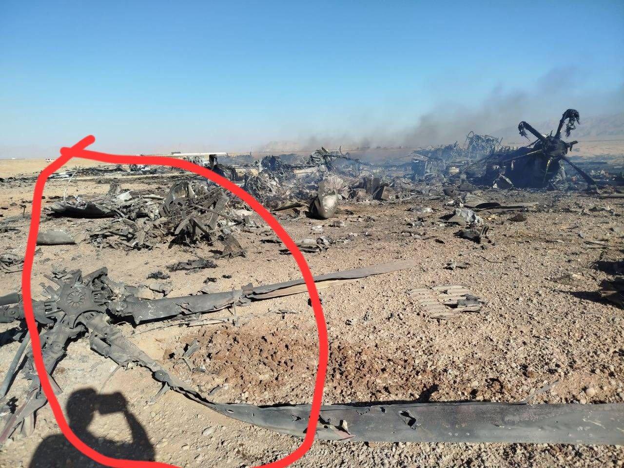 MC-130坠毁现场，除了2架运输机之外还有不属于C-130的旋翼部件，推测现场