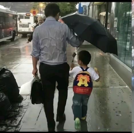 常听一些妈妈抱怨的说:“为什么孩子长大了一点也不和我亲？”