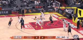 广东东阳光巨星徐杰的抛投真是太赏心悦目了！在今天广东东阳光主场迎战北京北汽的焦点