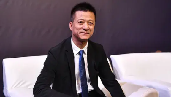 中国足坛唯一敢对梅西报价的是当年<em>天津权健</em>的投资人束昱辉。他野心勃勃，说要把梅西带