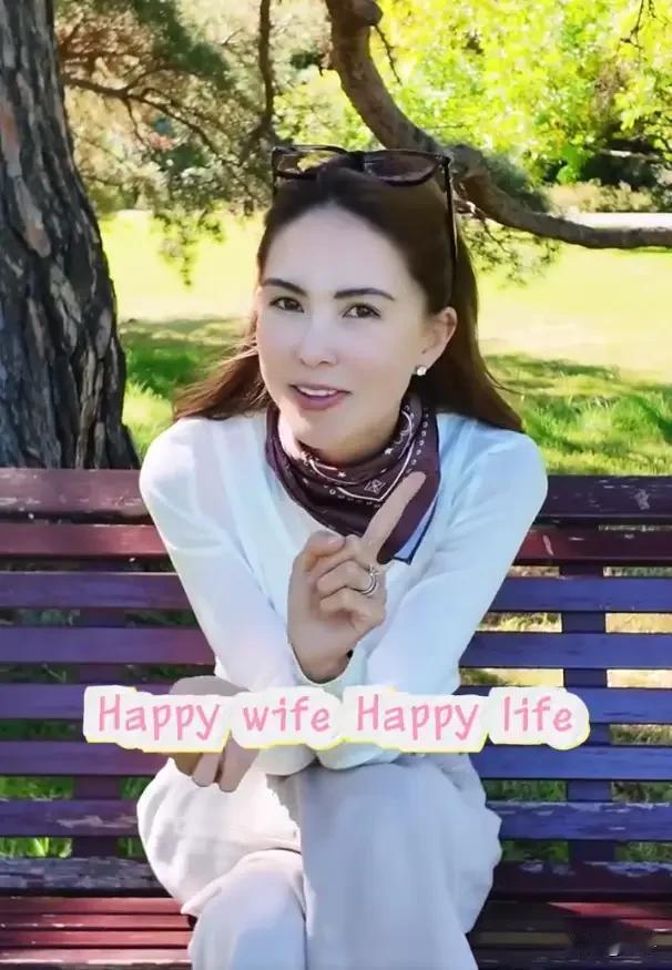 笑不活了！昆凌一句“最近没和周杰伦拌嘴”，把老夫老妻的那点甜全抖出来了。3