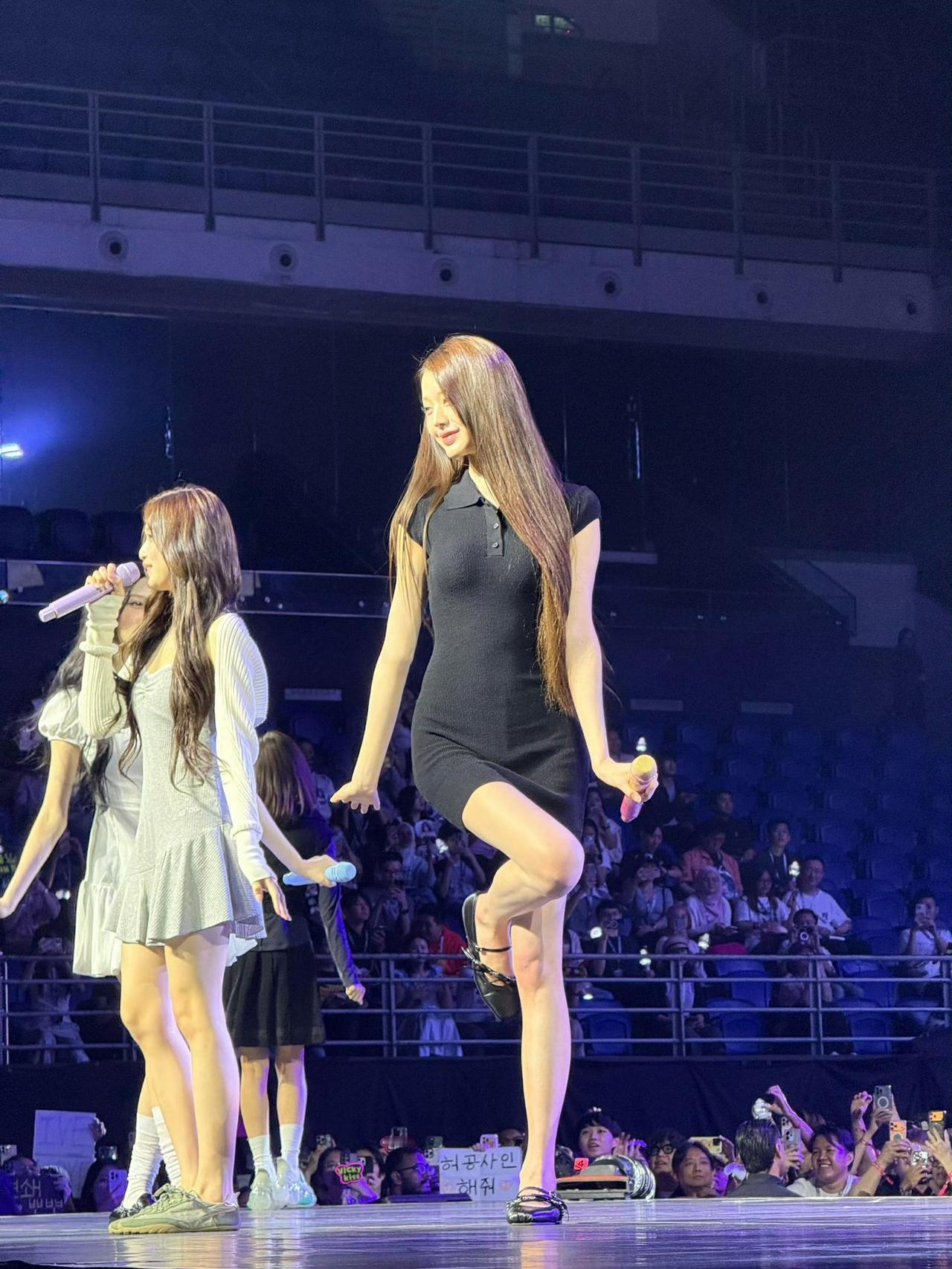 不得不说韩娱在造星这块还是非常有造诣的。张元英第一次火出圈应该是一段普拉提锻炼