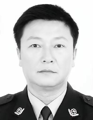 戴长贵，1963年9月出生，男，汉族，生前系江苏省泰州市公安局医药高新分局滨江派