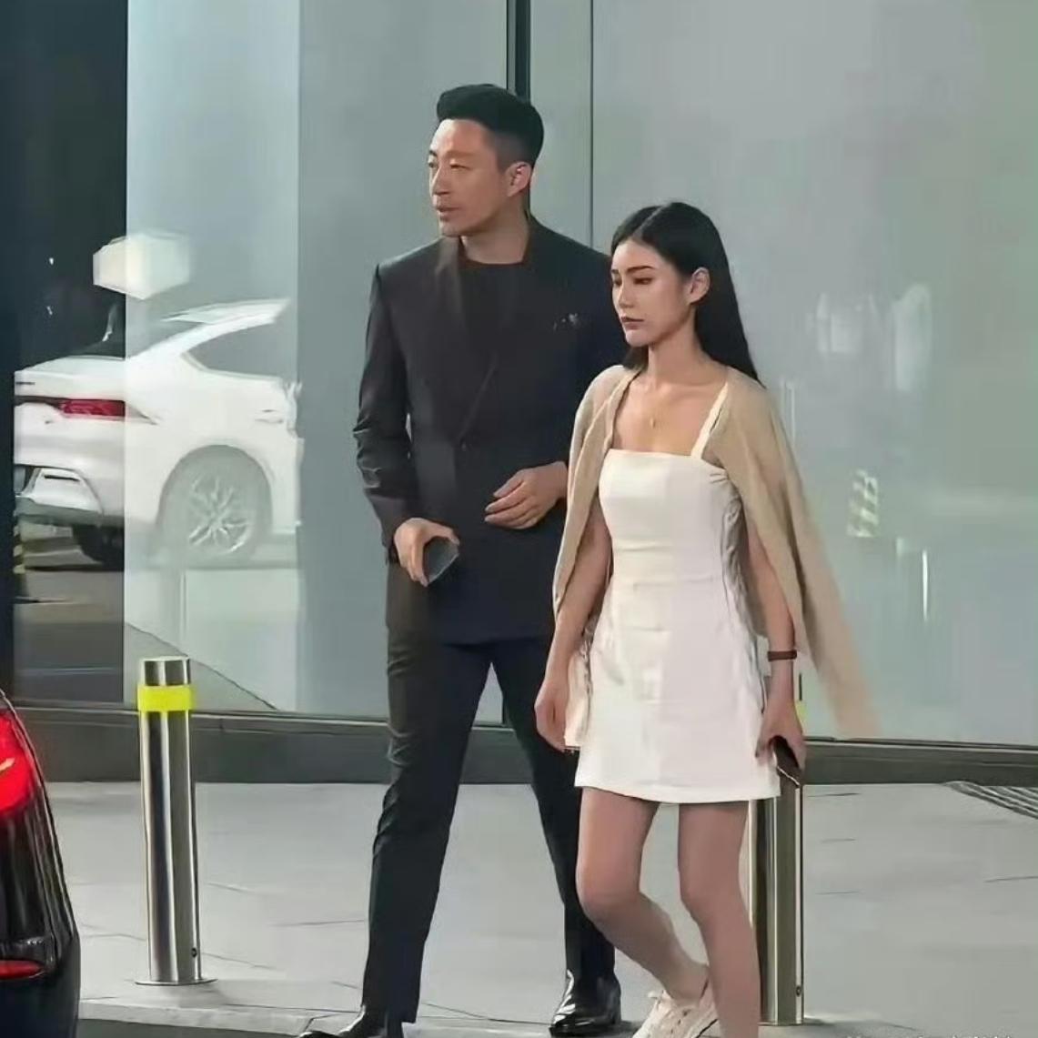 这脾气甩的，不买10万块以上的包包是解决不了。