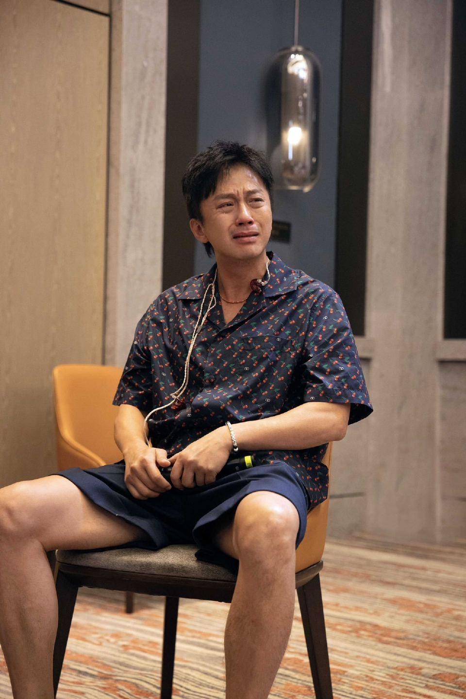 《关于那首歌》鹿晗：（看着邓超发来的视频，声音有点哑）