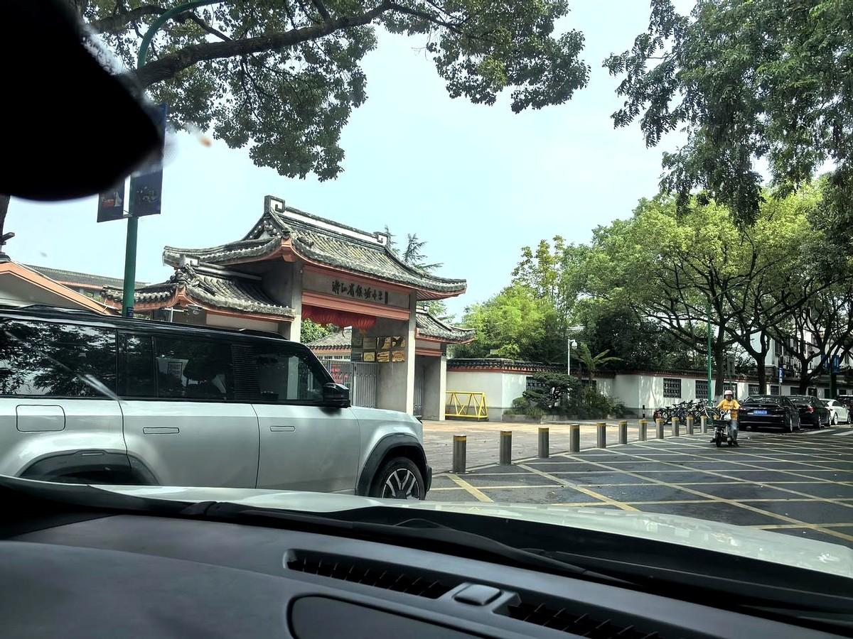 正在追《沉默的荣耀》，想起朱枫烈士是镇海人。故居离我家只有几十里，于是驱车前往