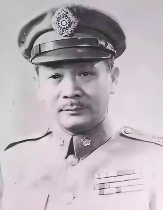 国民党上将总司令张发奎，绝对是国民政府中真正的奇葩，在他的部队中，有名有姓的共产