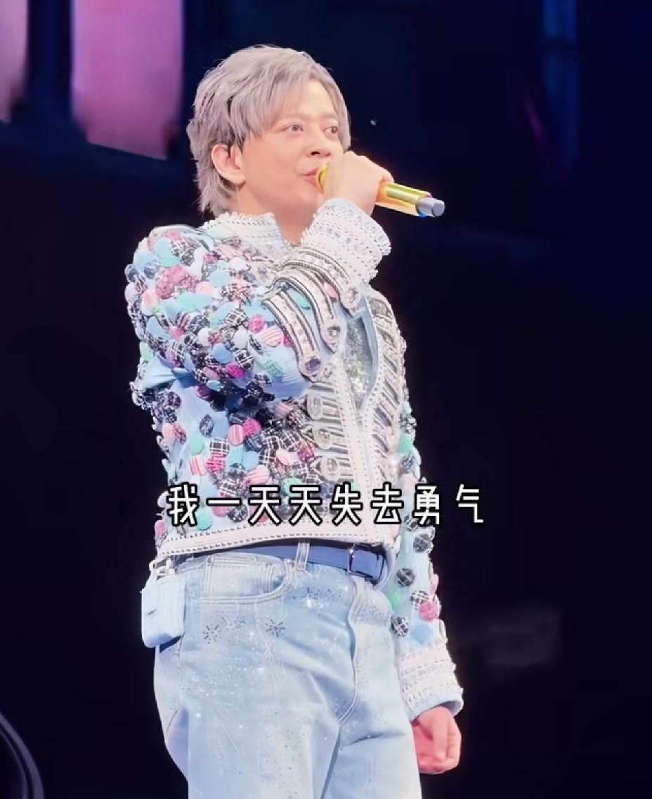陈晓东如今的外形打扮都姨化了，曾经他可是比谢霆锋都还要帅的男人。
