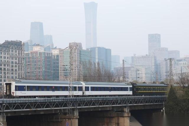 西方媒体前阵子一个劲儿地炒作“中朝关系生变”。真以为平壤只会死磕俄罗斯这一条路