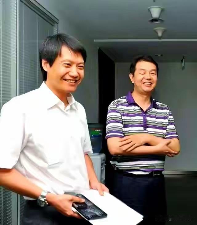 全网都在吹求伯君是“中国第一程序员”，把WPS的功劳全归给他，搞得好像雷军就